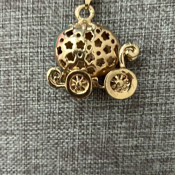 NWOT Betsey Johnson Cinderella Gold Pendant Necklace - Picture 5 of 6